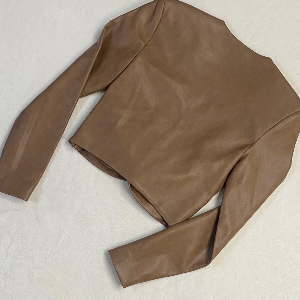 7 For All Mankind Camel Women's Faux Leather 2000s  twist crop top - Picture 6 of 6